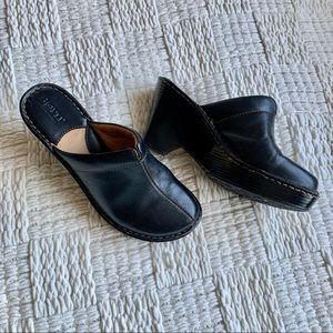 BORN BLACK STITCH DETAIL SIZE 7/38 SLIP ON HEELED CLOGS LIKE NEW